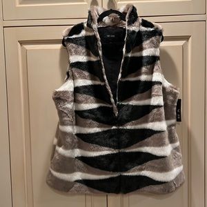 New Nic+Zoe faux fur vest